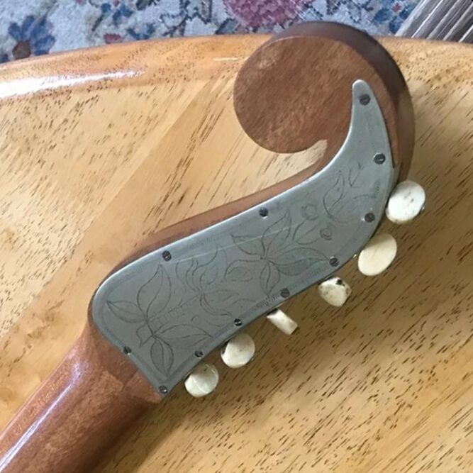 Kellawayguitars Stauffer headstock